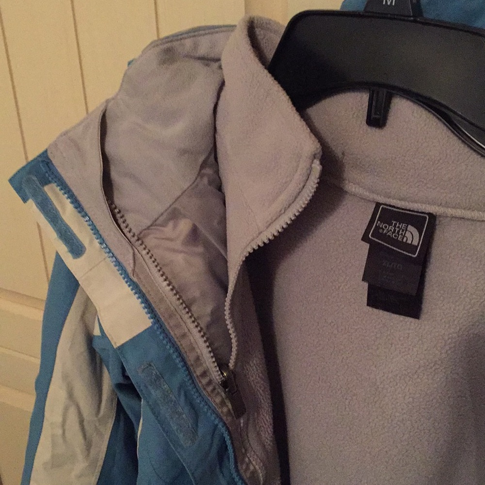 Girls North Face Jacket - Picture 3 of 4